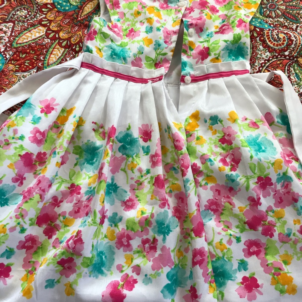 Dresses - Picture 6 of 7